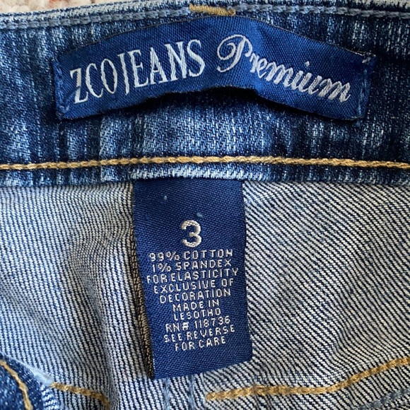 ZCO Distressed Denim Jean Shorts Size 3 - Picture 7 of 13